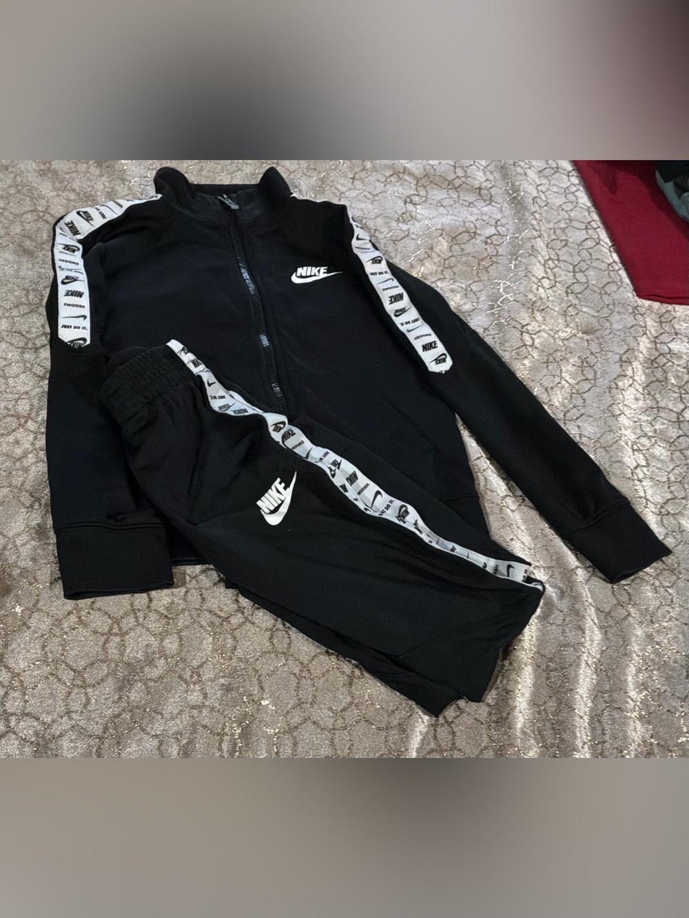 Nike boys 2 piece jogger suit 4-5 years